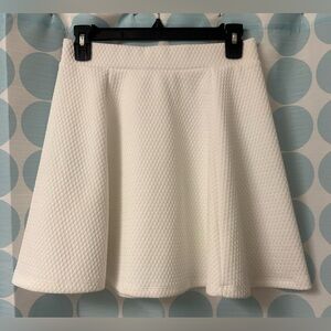 H&M White Textured Mini Skirt. Size Small.